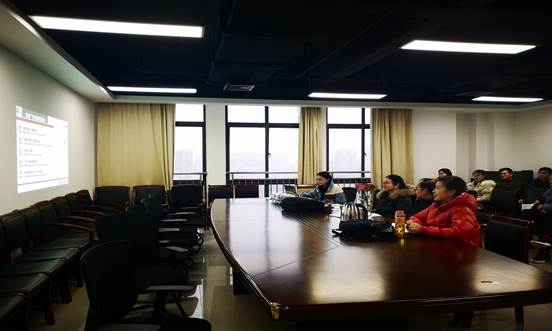 图片包含 室内, 天花板, 地板, 墙壁 描述已自动生成