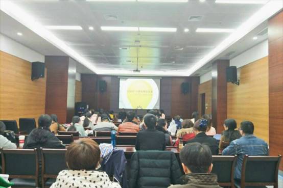 图片包含 人员, 室内, 天花板, 人物
已生成极高可信度的说明